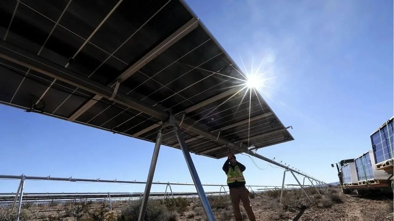 2024 年には太陽エネルギーとバッテリーが米国の電力生産能力の大半を占めるようになる